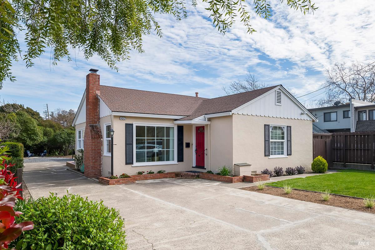 Detail Gallery Image 2 of 36 For 1012 2nd St, Novato,  CA 94945 - 3 Beds | 2/1 Baths