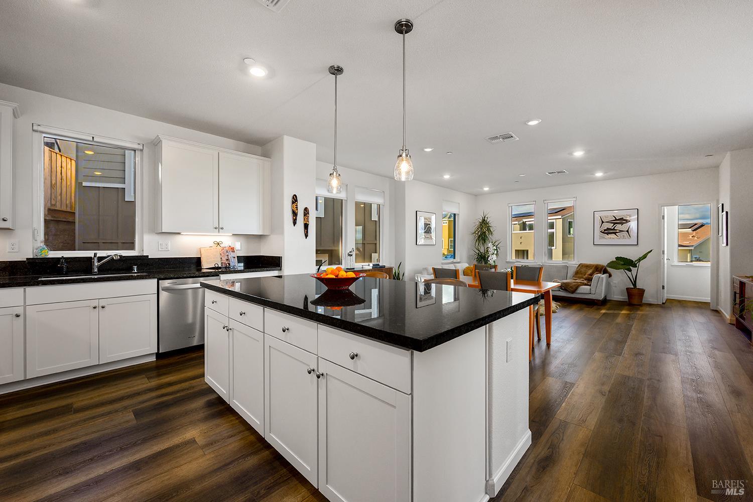 Detail Gallery Image 20 of 39 For 540 Sapphire St, Petaluma,  CA 94952 - 3 Beds | 2/1 Baths