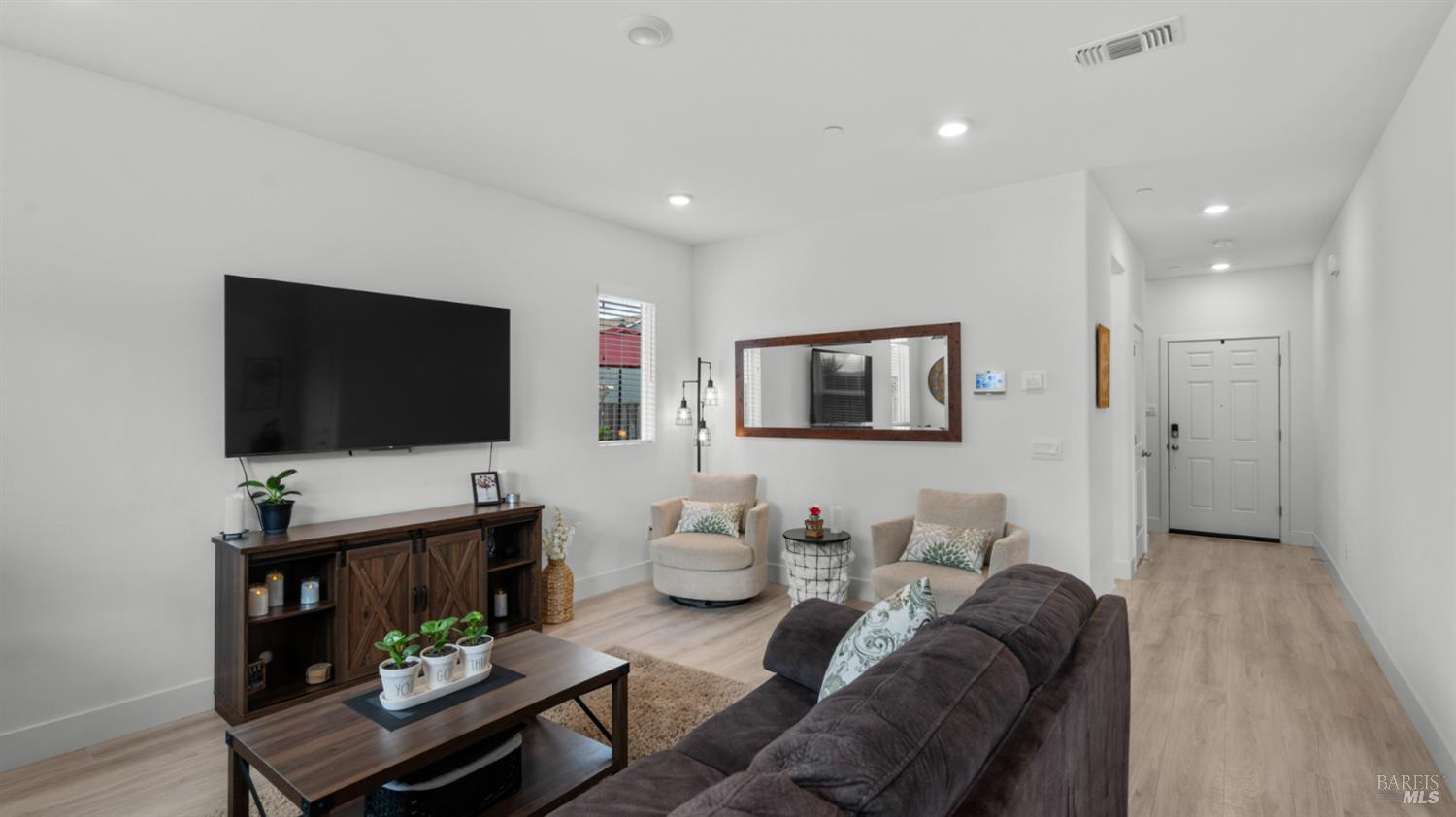 Detail Gallery Image 10 of 47 For 6083 Oak Leaf Pl, Rohnert Park,  CA 94928 - 4 Beds | 2/1 Baths