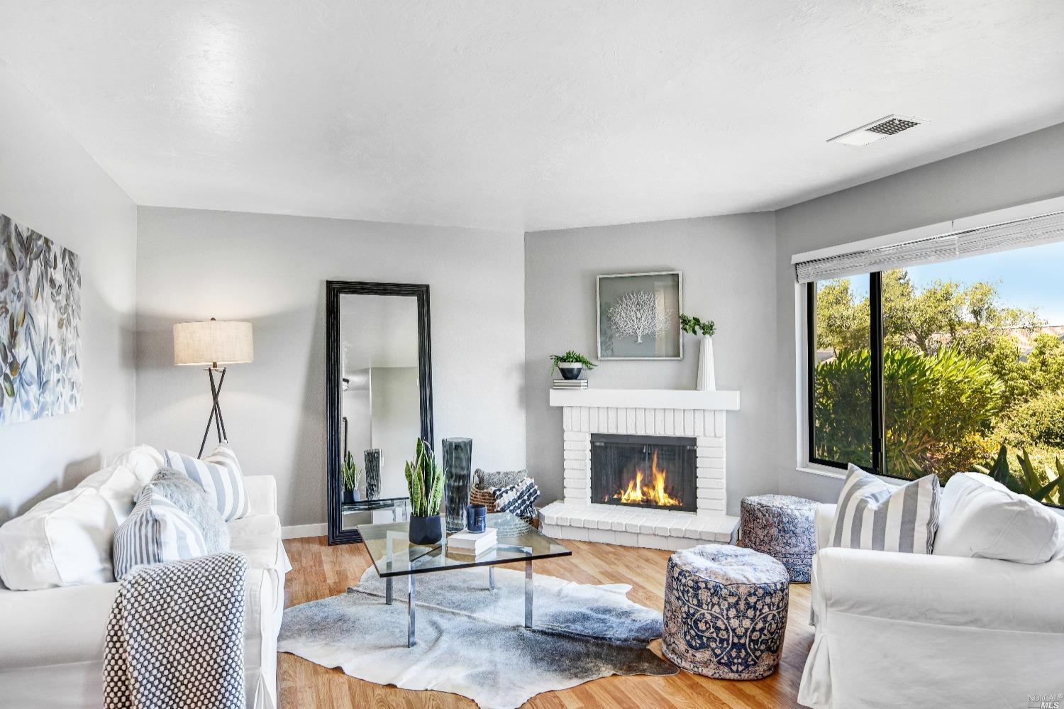 Detail Gallery Image 8 of 31 For 2016 Clearview Cir, Benicia,  CA 94510 - 3 Beds | 2/1 Baths