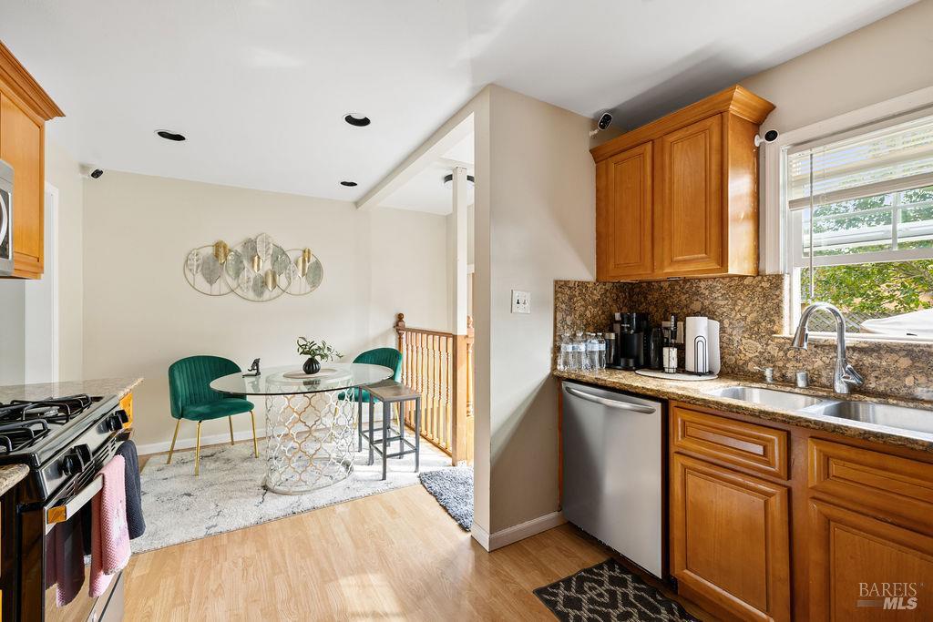 Detail Gallery Image 9 of 30 For 903 Jones Ct, Pinole,  CA 94564 - 2 Beds | 1/1 Baths