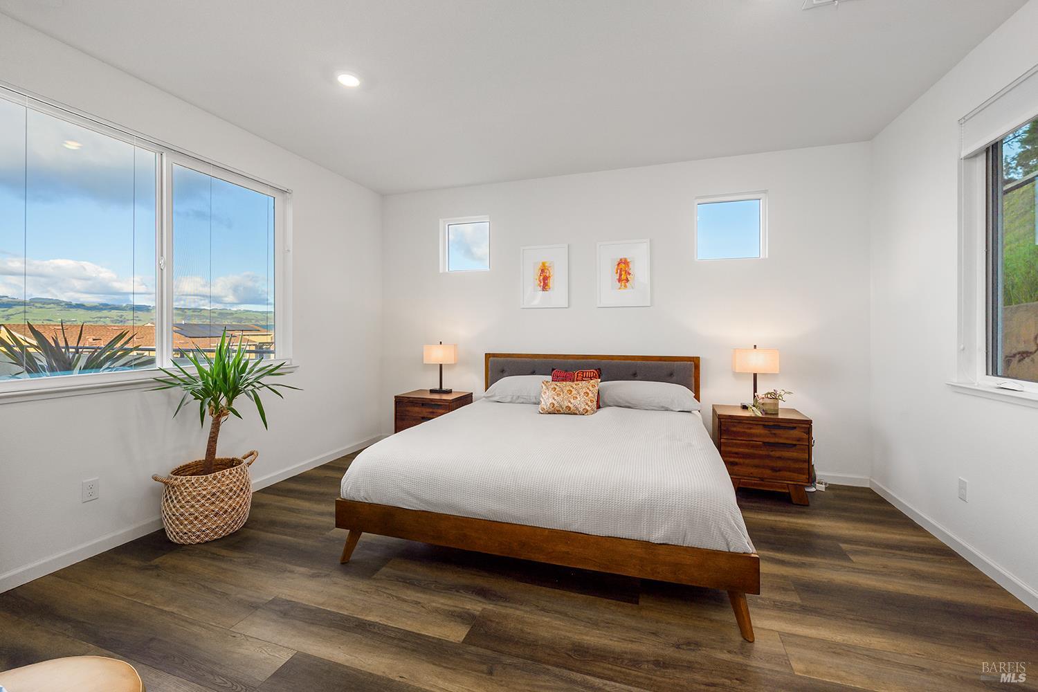 Detail Gallery Image 29 of 39 For 540 Sapphire St, Petaluma,  CA 94952 - 3 Beds | 2/1 Baths