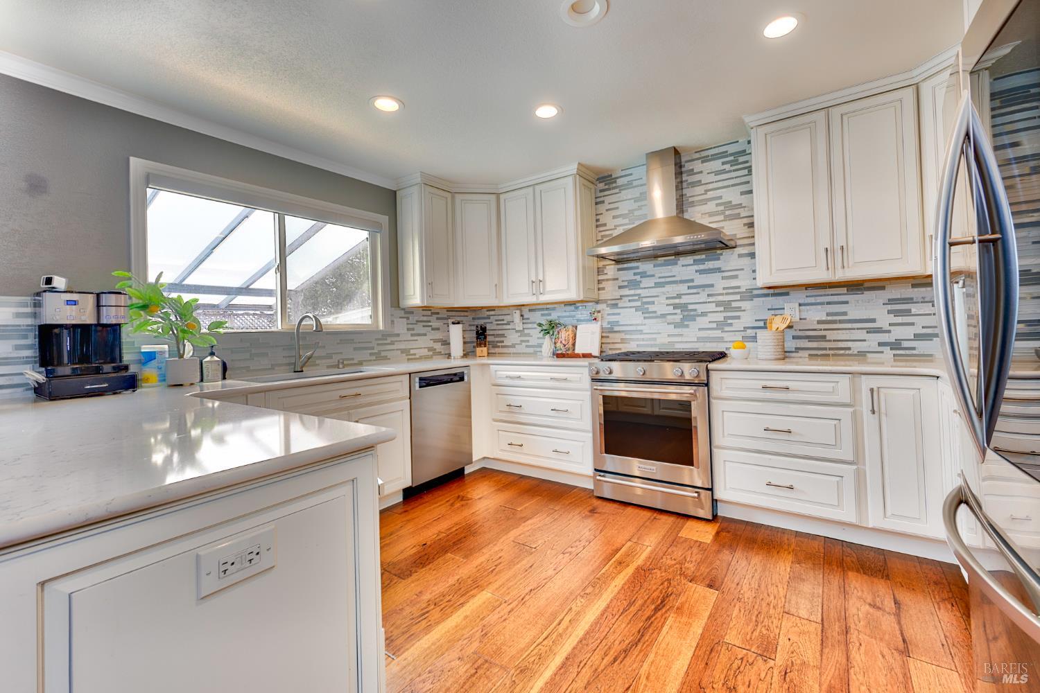 Detail Gallery Image 5 of 24 For 1168 Wieling Way, Petaluma,  CA 94954 - 4 Beds | 2/1 Baths