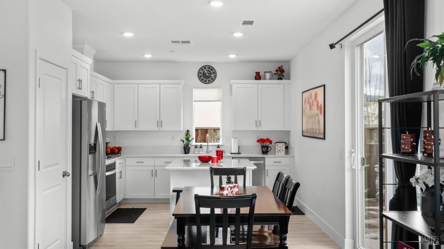 Detail Gallery Image 13 of 47 For 6083 Oak Leaf Pl, Rohnert Park,  CA 94928 - 4 Beds | 2/1 Baths