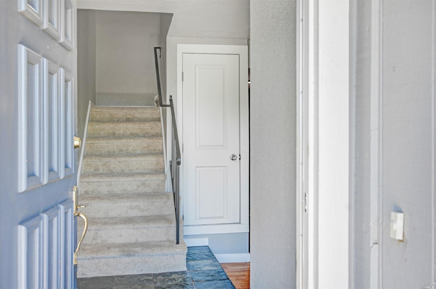 Detail Gallery Image 6 of 31 For 2016 Clearview Cir, Benicia,  CA 94510 - 3 Beds | 2/1 Baths