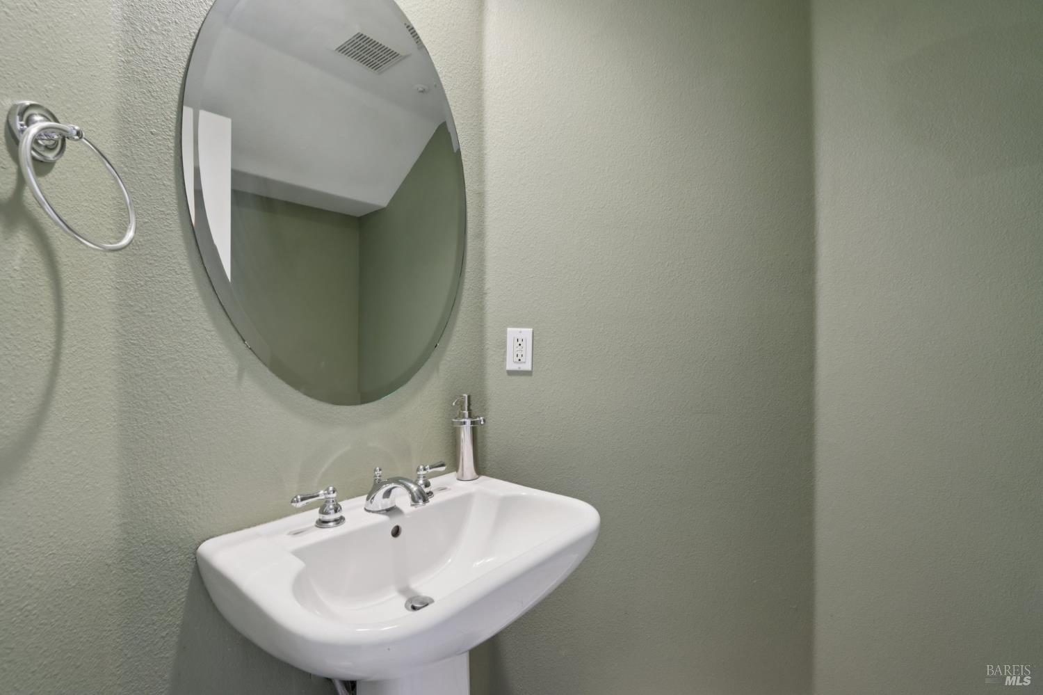 Detail Gallery Image 27 of 44 For 3287 Von Uhlit Ranch Rd, Napa,  CA 94558 - 3 Beds | 2/1 Baths