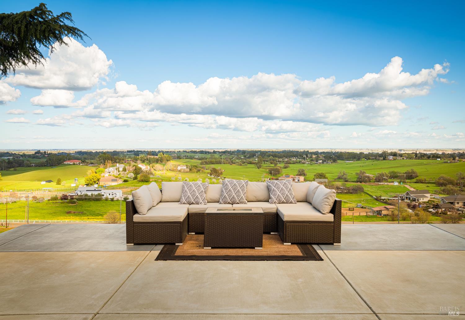 Detail Gallery Image 11 of 98 For 7413 English Hills Rd, Vacaville,  CA 95688 - 7 Beds | 4/1 Baths