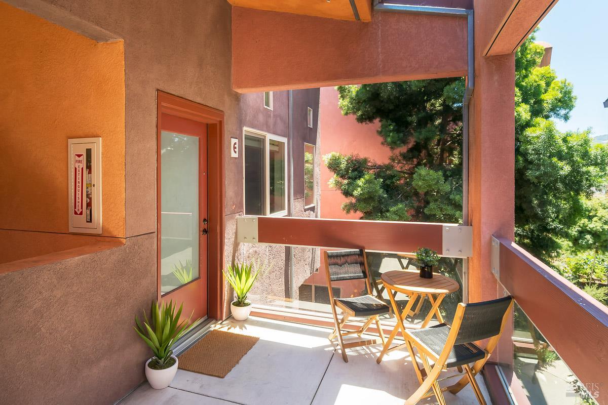 1354 Yulupa Avenue #E photo 2