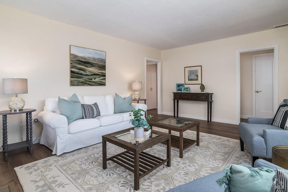 Detail Gallery Image 6 of 36 For 1012 2nd St, Novato,  CA 94945 - 3 Beds | 2/1 Baths