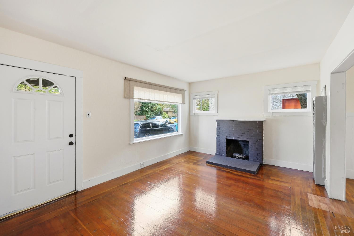 Detail Gallery Image 5 of 33 For 220 Carrillo St, Santa Rosa,  CA 95401 - 2 Beds | 1 Baths