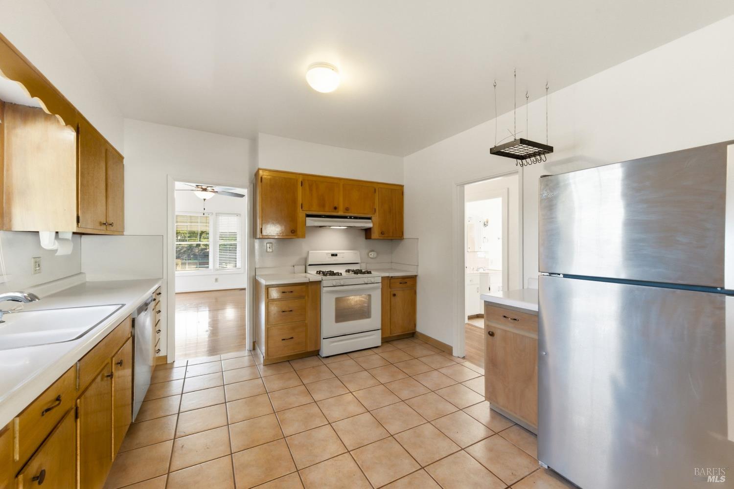 Detail Gallery Image 10 of 53 For 639 E 5th St, Benicia,  CA 94510 - 3 Beds | 2/1 Baths