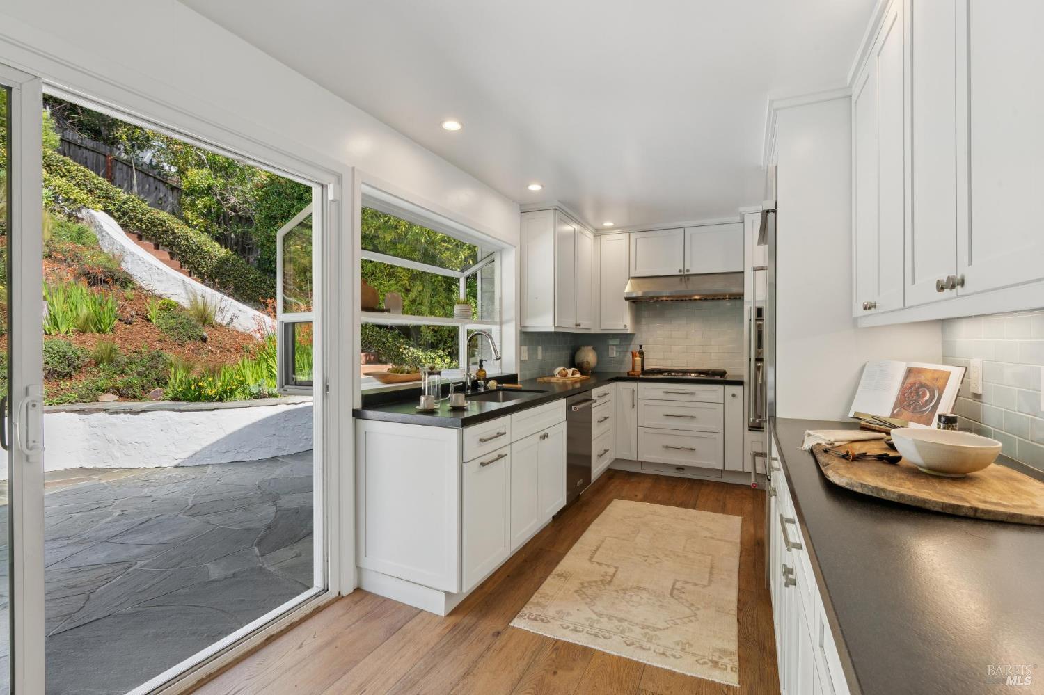 Detail Gallery Image 14 of 73 For 119 Bretano Way, Greenbrae,  CA 94904 - 4 Beds | 3 Baths