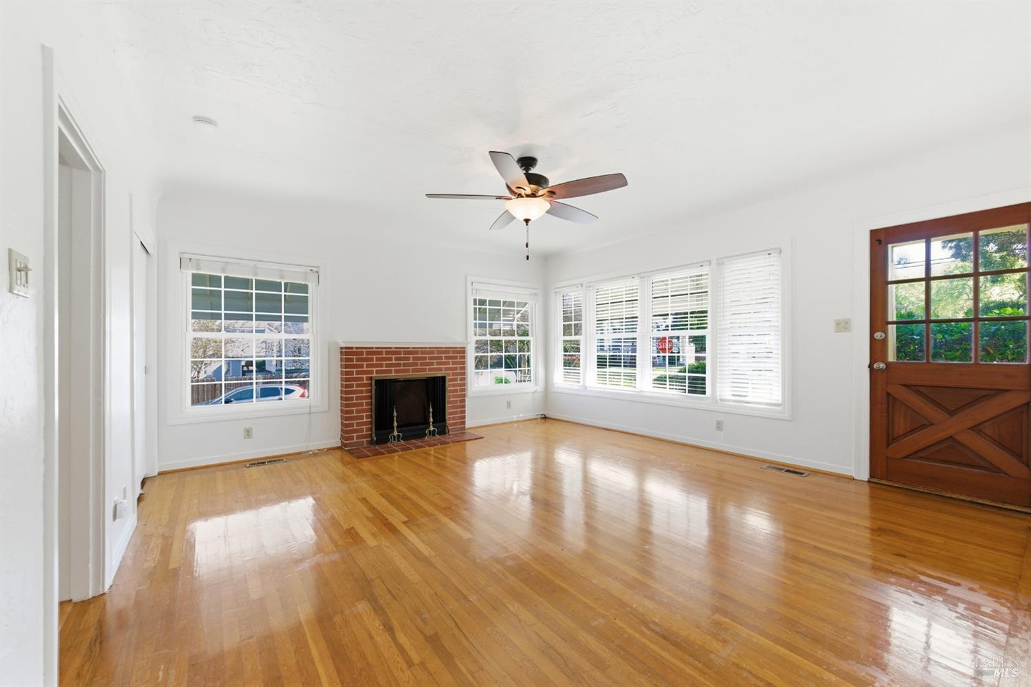 Detail Gallery Image 6 of 53 For 639 E 5th St, Benicia,  CA 94510 - 3 Beds | 2/1 Baths