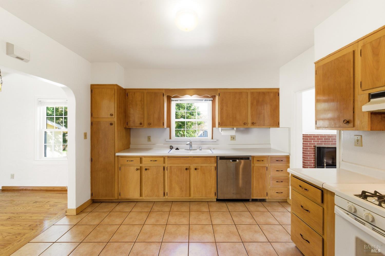 Detail Gallery Image 8 of 53 For 639 E 5th St, Benicia,  CA 94510 - 3 Beds | 2/1 Baths