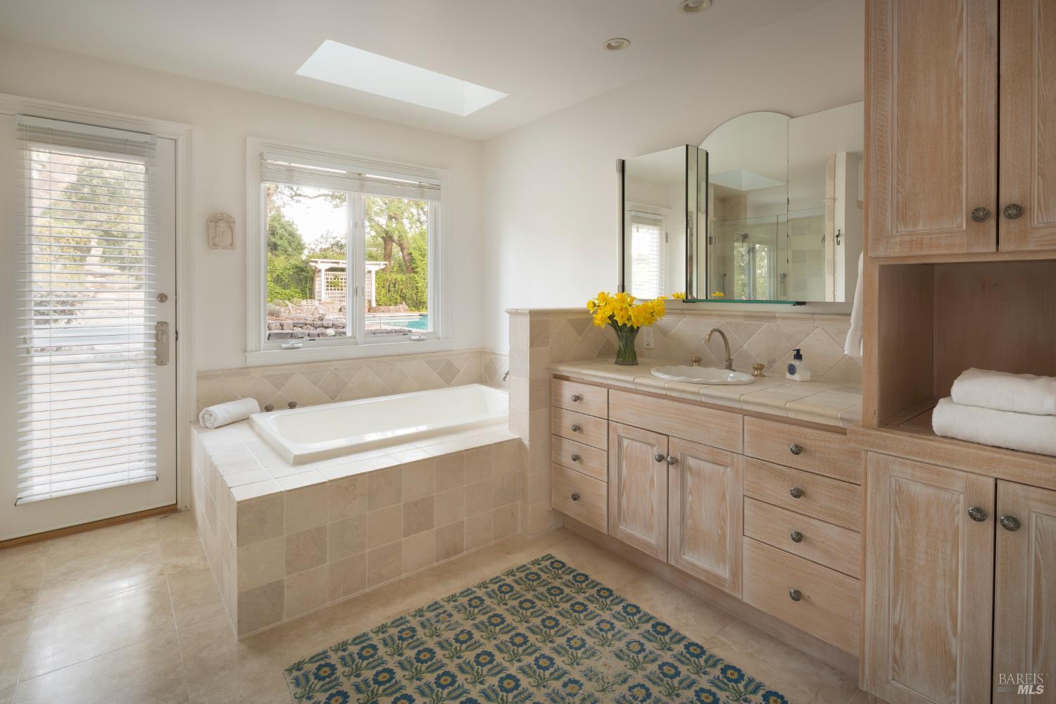 Detail Gallery Image 30 of 59 For 2399 Sobre Vista Rd, Sonoma,  CA 95476 - 3 Beds | 3/1 Baths