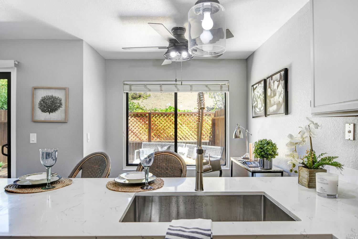 Detail Gallery Image 16 of 31 For 2016 Clearview Cir, Benicia,  CA 94510 - 3 Beds | 2/1 Baths