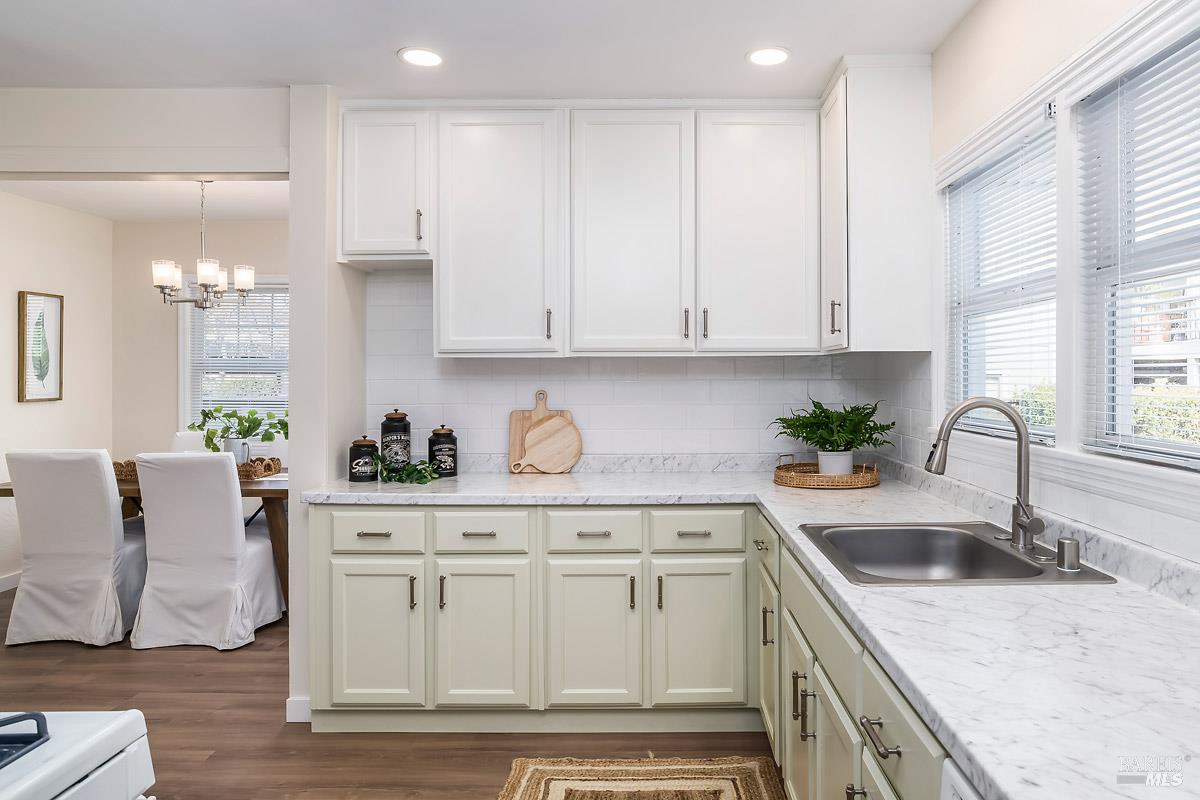 Detail Gallery Image 10 of 36 For 1012 2nd St, Novato,  CA 94945 - 3 Beds | 2/1 Baths