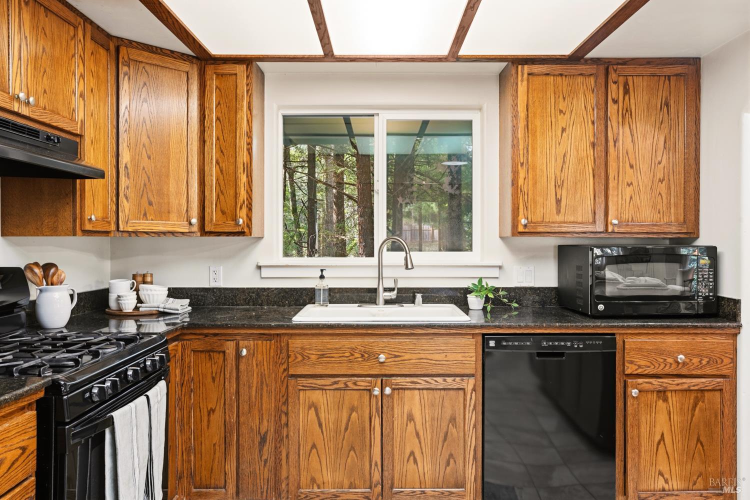 Detail Gallery Image 15 of 25 For 17600 Redwood Springs Dr, Fort Bragg,  CA 95437 - 2 Beds | 2 Baths