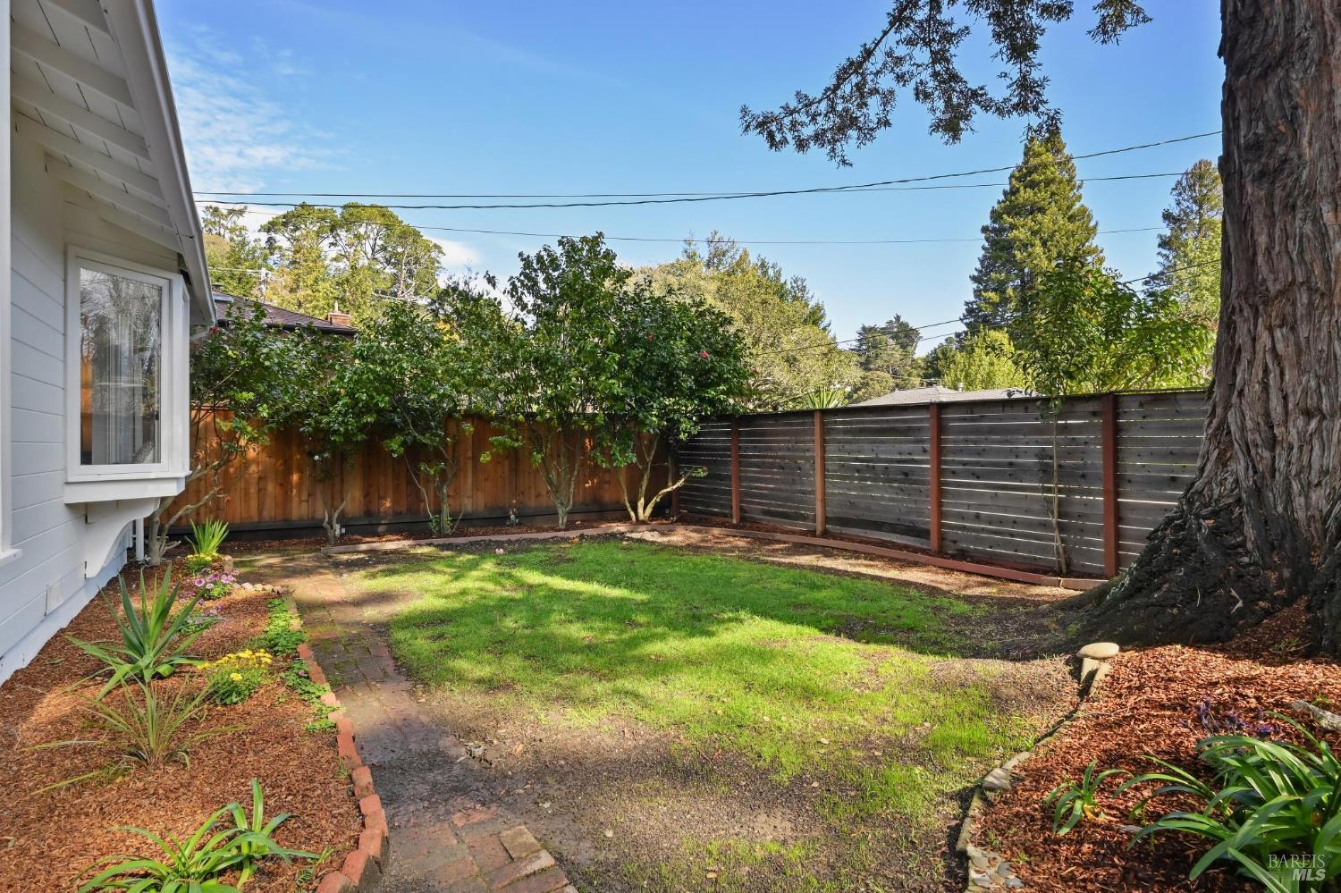 Detail Gallery Image 38 of 43 For 404 Spruce St, Mill Valley,  CA 94941 - 3 Beds | 2 Baths