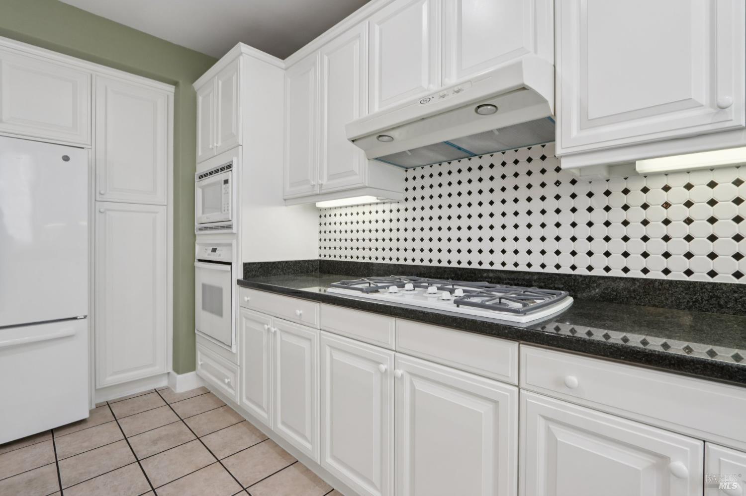 Detail Gallery Image 15 of 44 For 3287 Von Uhlit Ranch Rd, Napa,  CA 94558 - 3 Beds | 2/1 Baths