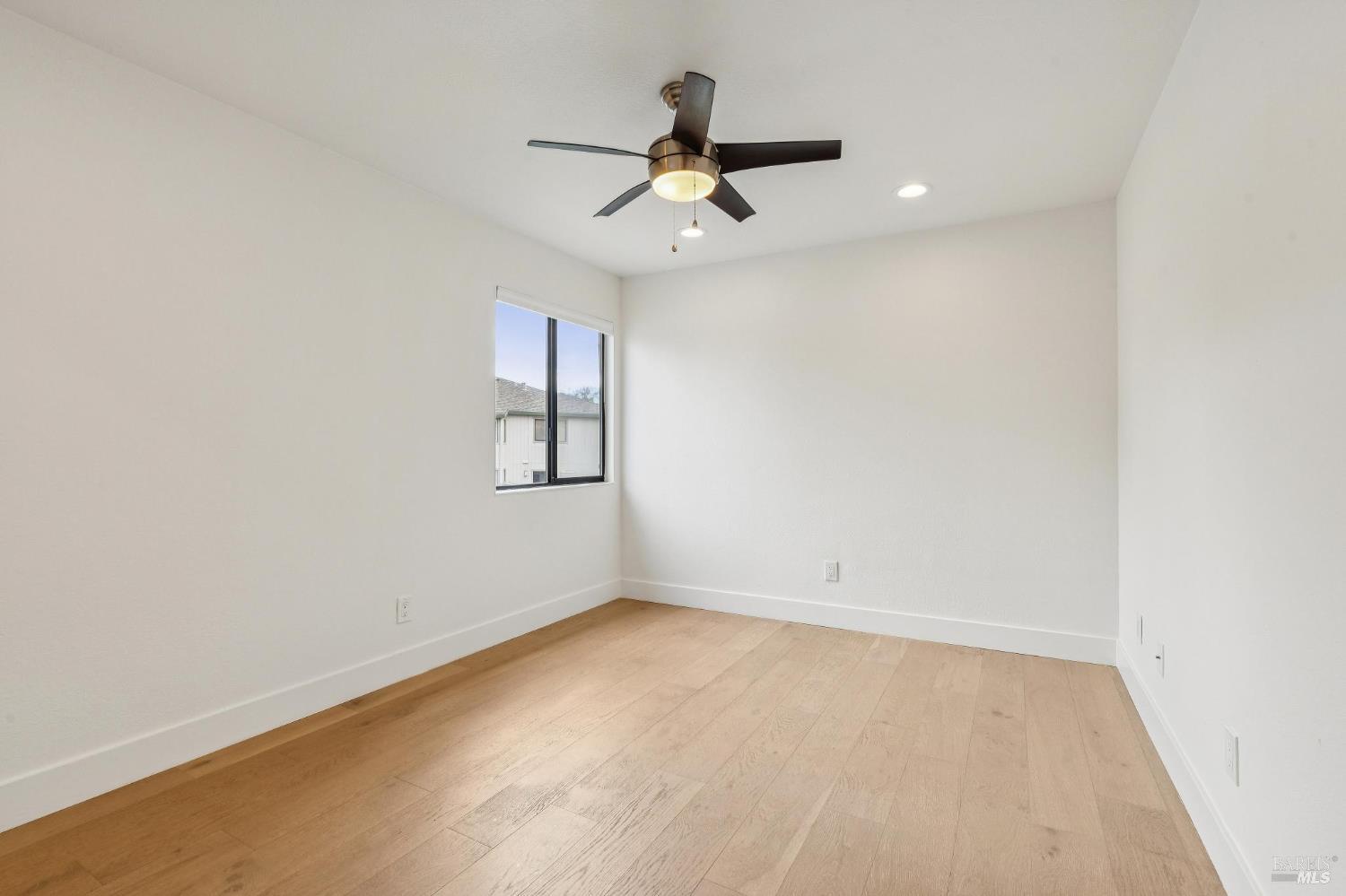 Detail Gallery Image 21 of 26 For 95 Dockside Cir, San Rafael,  CA 94903 - 2 Beds | 1 Baths