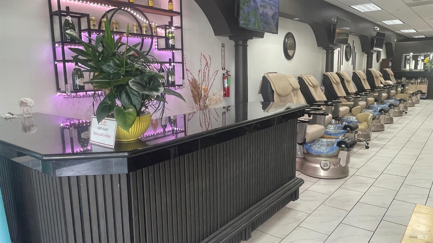 Detail Gallery Image 8 of 25 For 449 Center St, Healdsburg,  CA 95448 - – Beds | – Baths