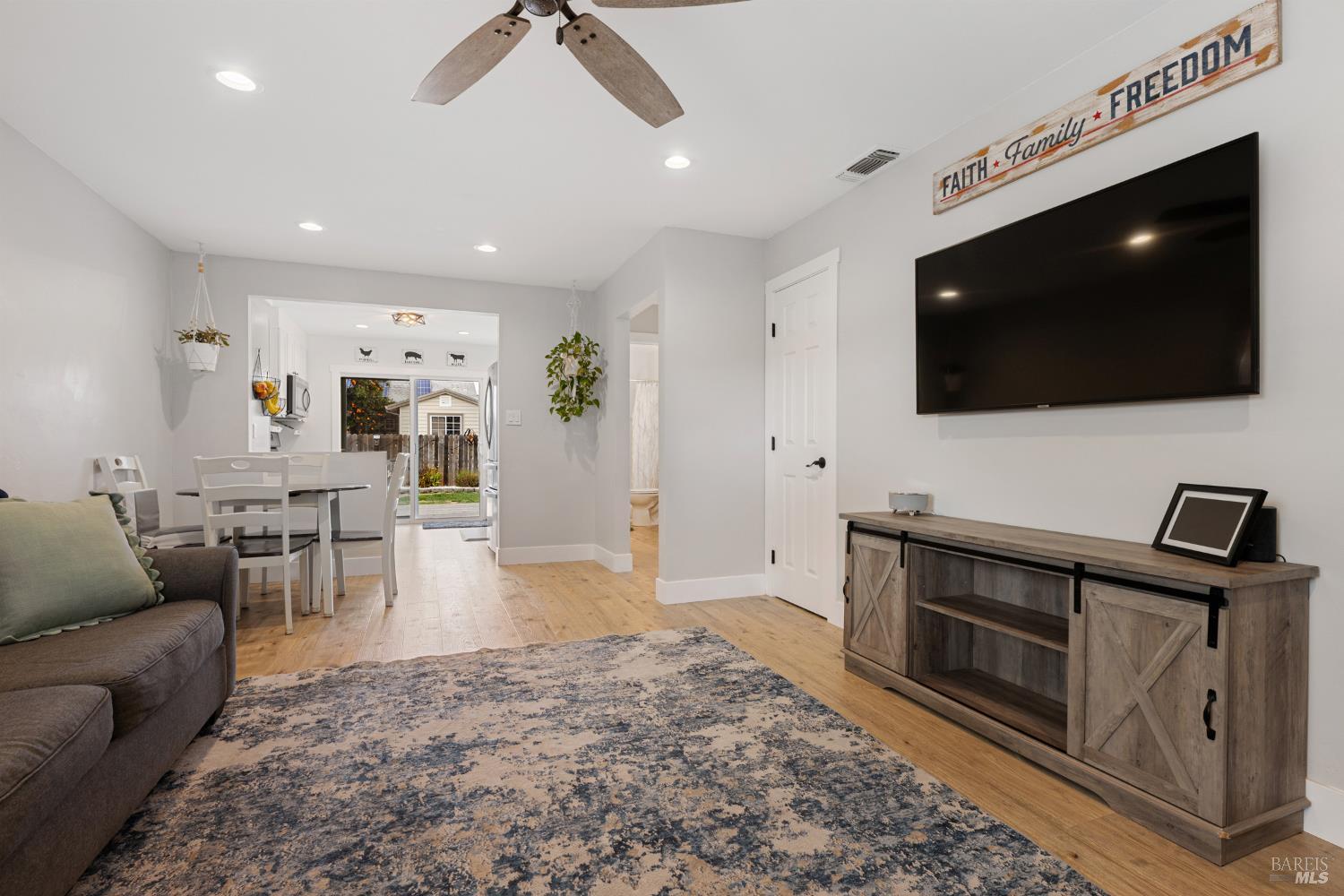 Detail Gallery Image 8 of 32 For 308 Buckeye St, Vacaville,  CA 95688 - 3 Beds | 1 Baths