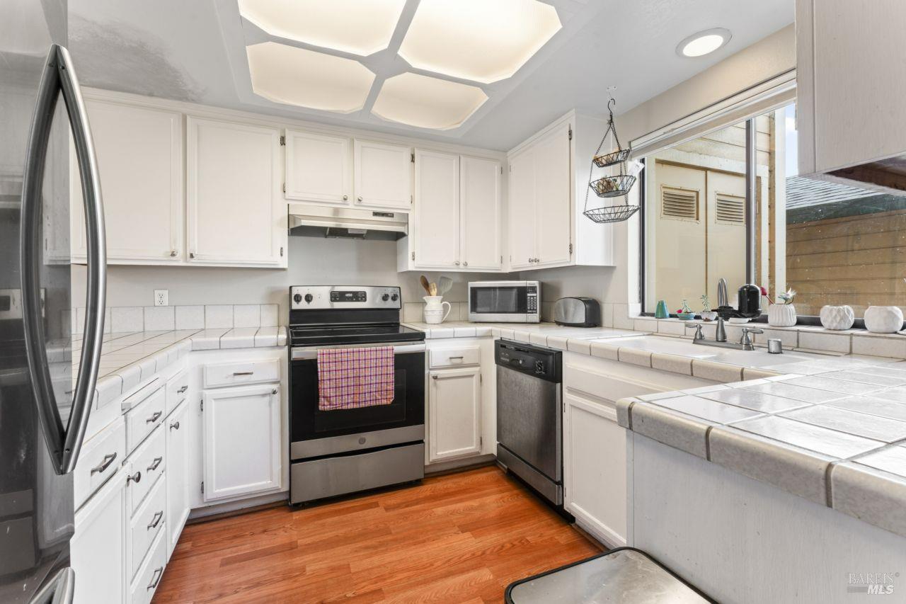 Detail Gallery Image 4 of 30 For 2142 Chianti Dr, Santa Rosa,  CA 95403 - 2 Beds | 1/1 Baths