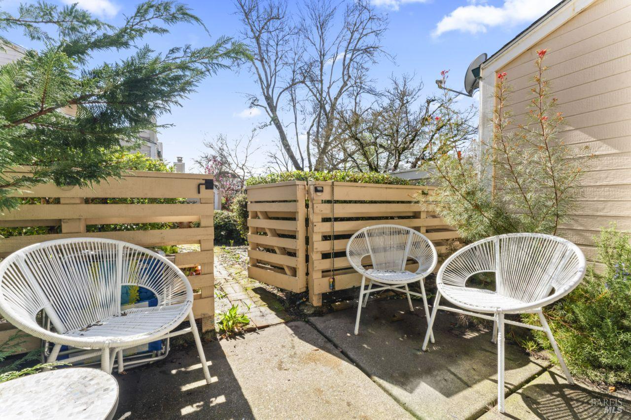 Detail Gallery Image 23 of 30 For 2142 Chianti Dr, Santa Rosa,  CA 95403 - 2 Beds | 1/1 Baths