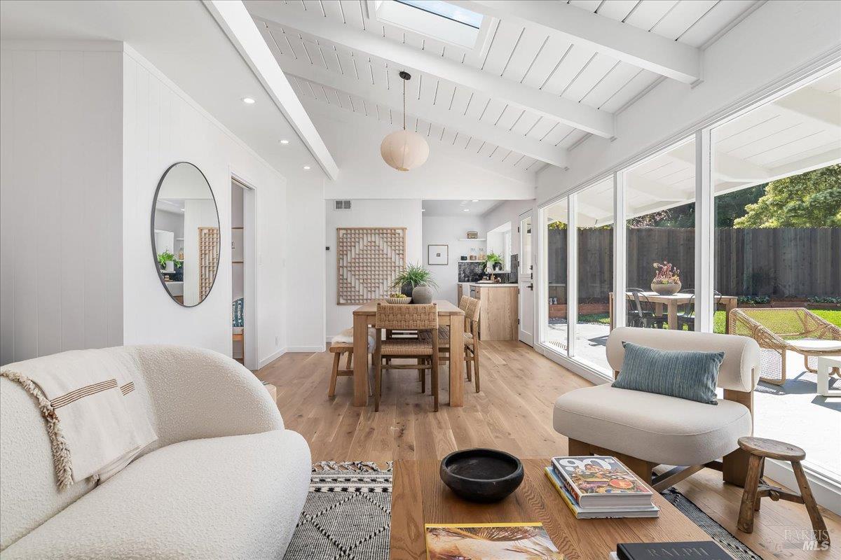 Detail Gallery Image 5 of 26 For 265 Cardinal Rd, Mill Valley,  CA 94941 - 3 Beds | 1 Baths