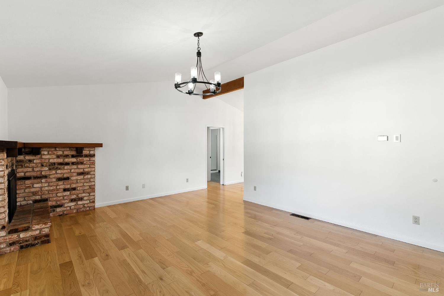 Detail Gallery Image 6 of 37 For 17641 Highland Blvd, Sonoma,  CA 95476 - 3 Beds | 2 Baths