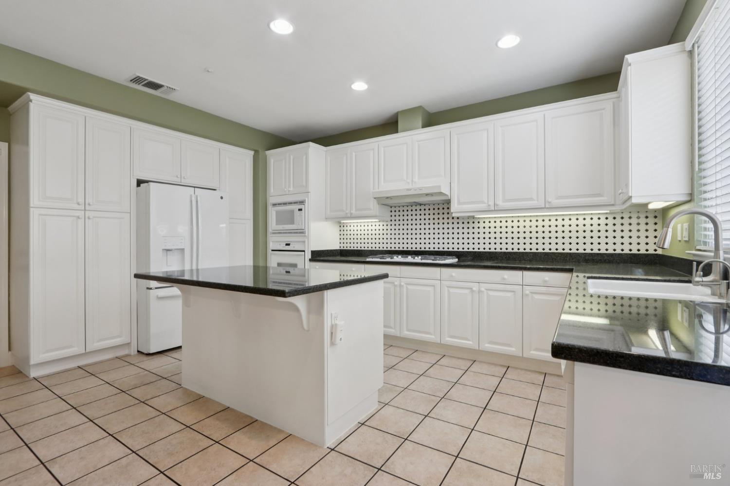 Detail Gallery Image 14 of 44 For 3287 Von Uhlit Ranch Rd, Napa,  CA 94558 - 3 Beds | 2/1 Baths