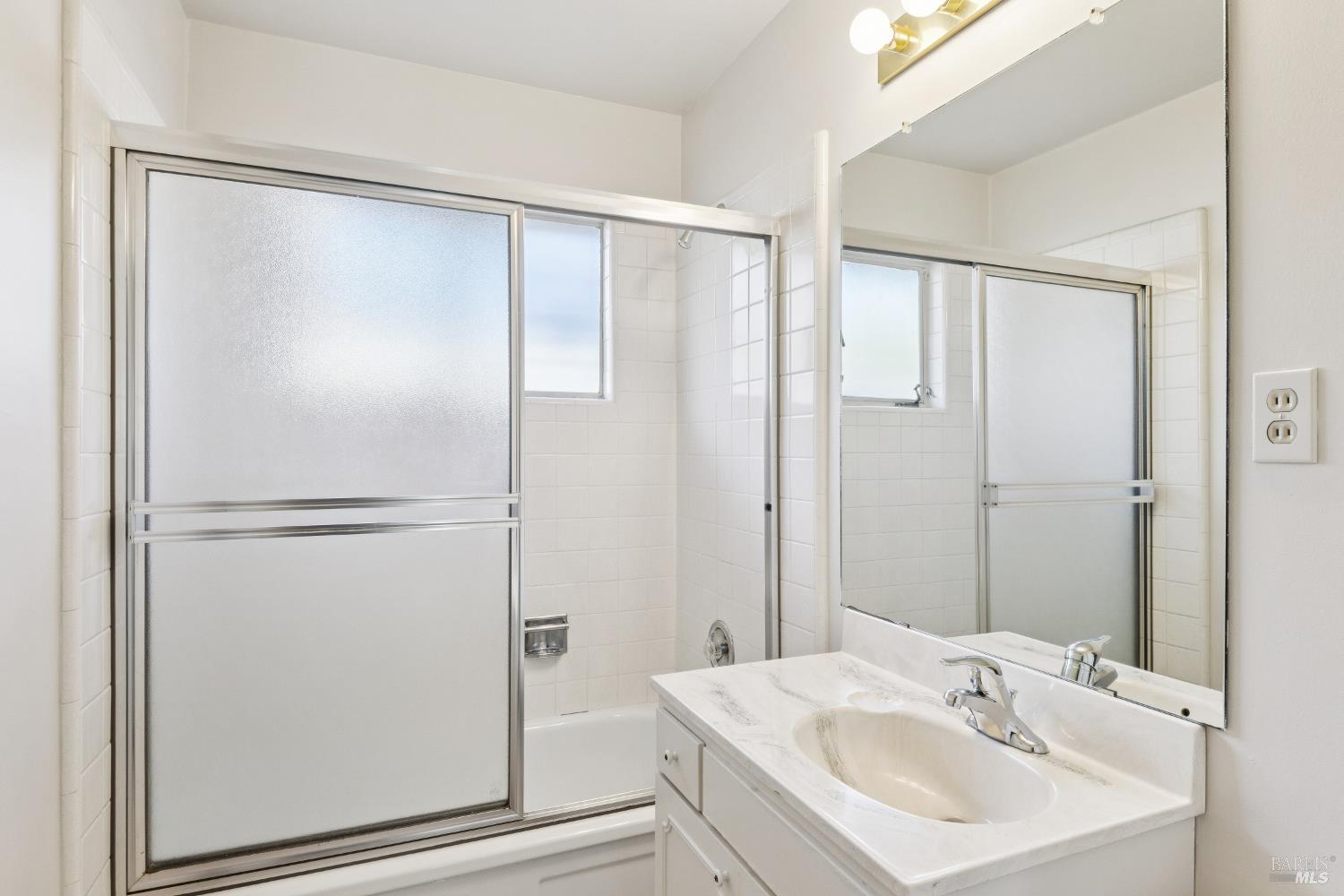 Detail Gallery Image 29 of 39 For 10 Somerset Ln, Mill Valley,  CA 94941 - 3 Beds | 2 Baths