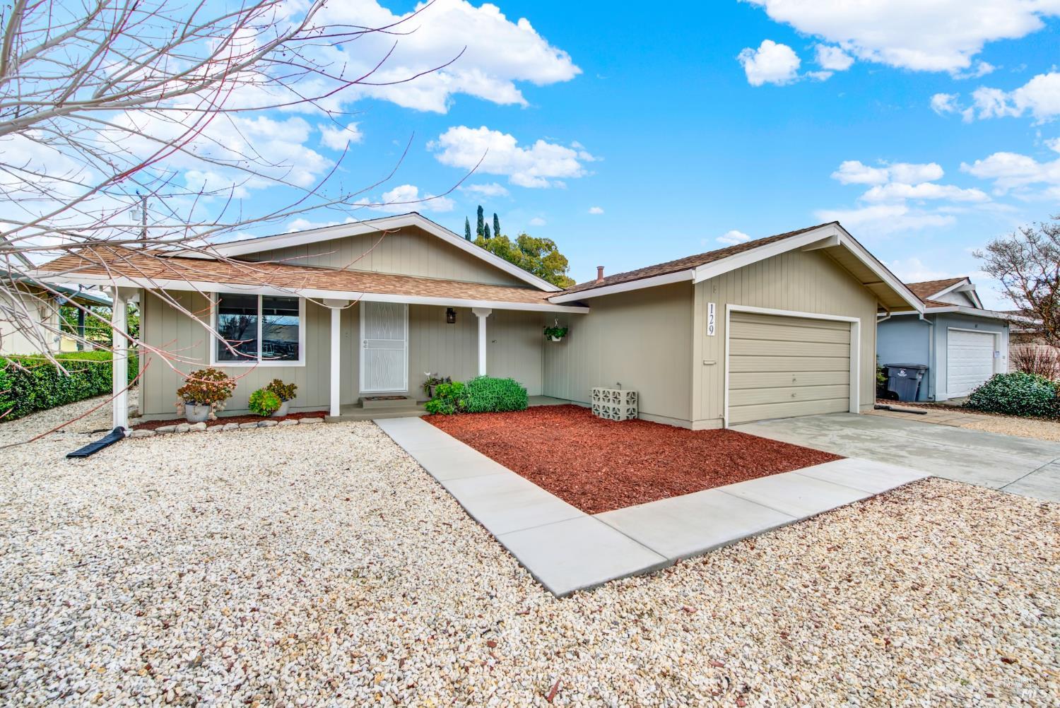 Detail Gallery Image 4 of 41 For 129 Carlsbad Cir, Vacaville,  CA 95687 - 2 Beds | 1 Baths