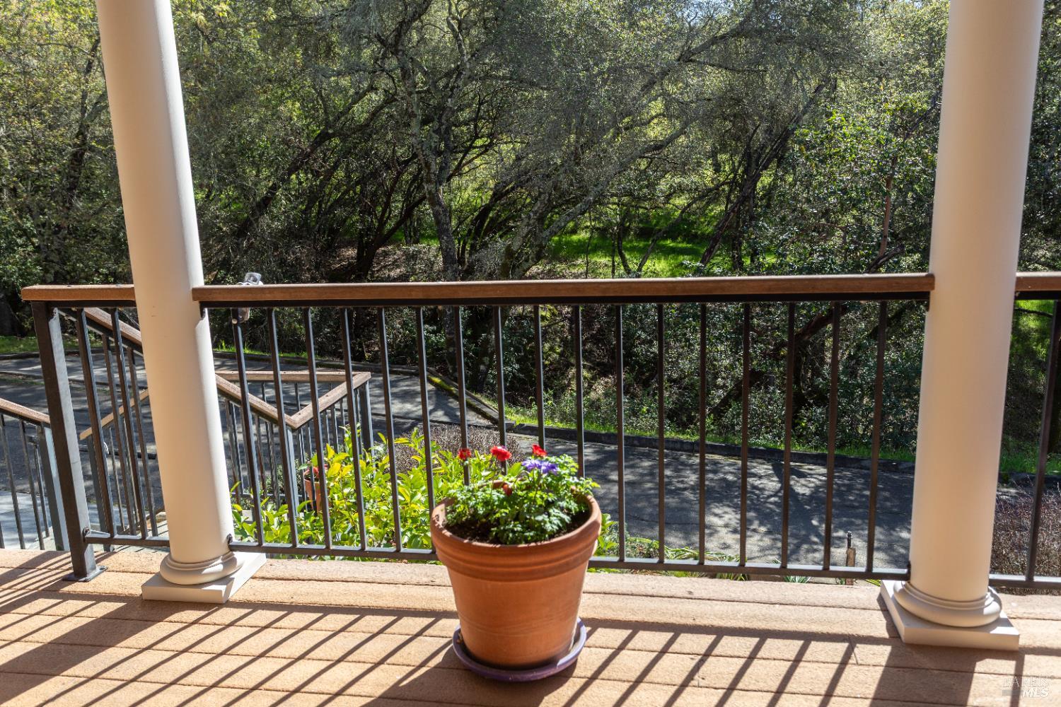 Detail Gallery Image 8 of 48 For 230 Clear Ridge Drive Dr, Healdsburg,  CA 95448 - 3 Beds | 2/1 Baths