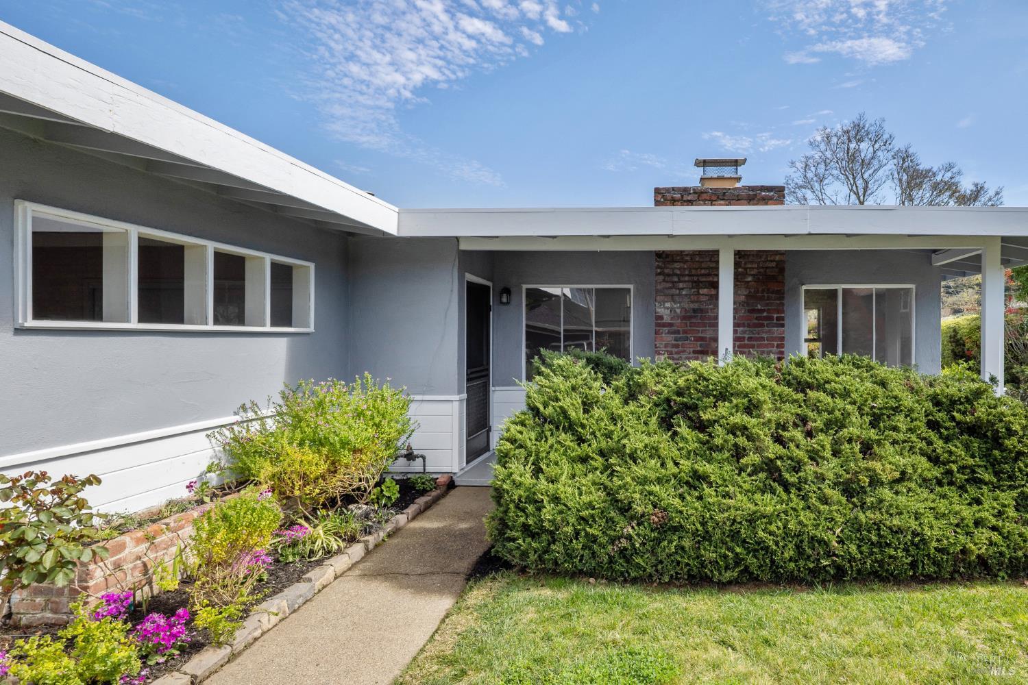 Detail Gallery Image 2 of 39 For 10 Somerset Ln, Mill Valley,  CA 94941 - 3 Beds | 2 Baths