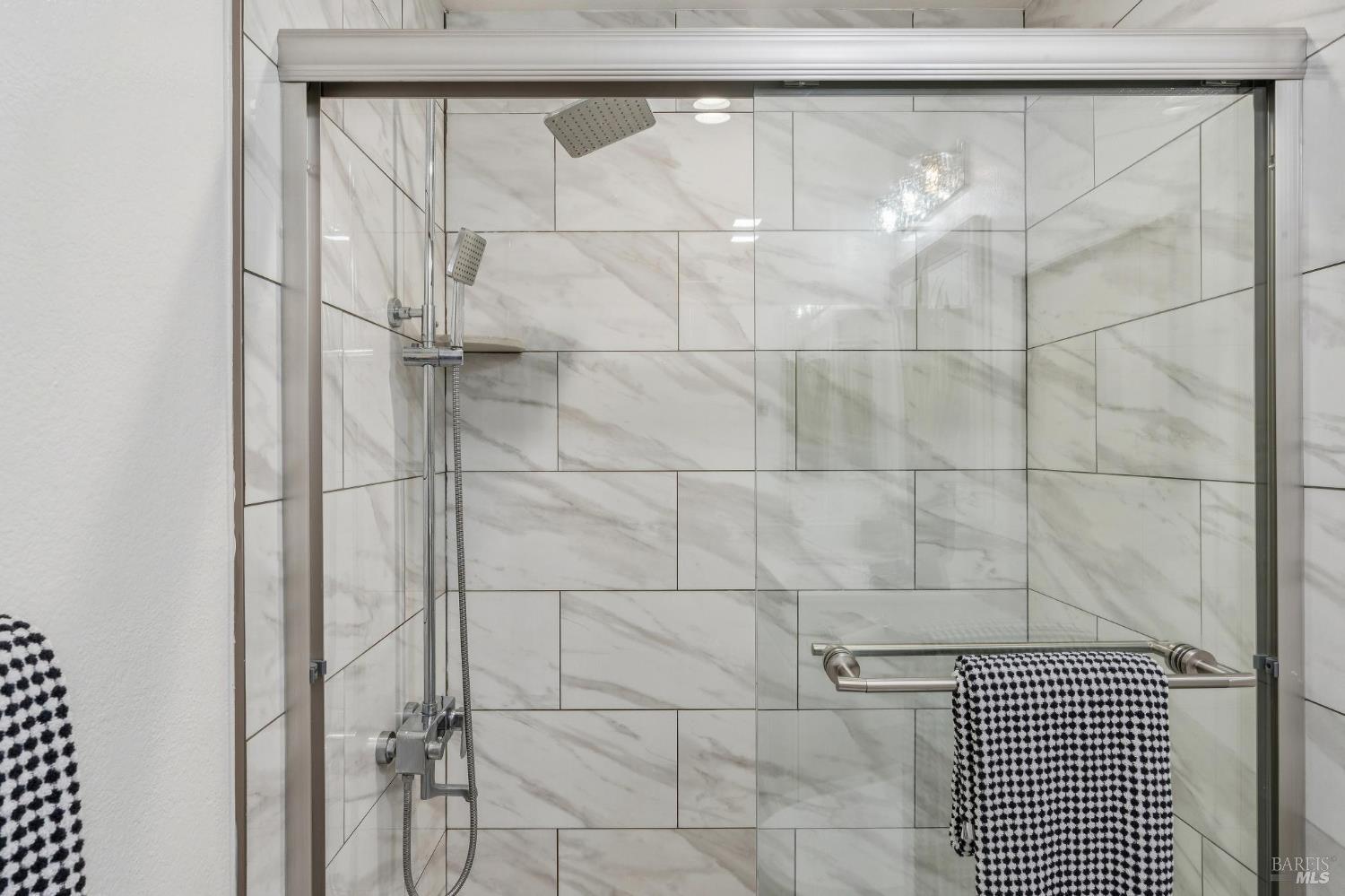 Detail Gallery Image 19 of 26 For 95 Dockside Cir, San Rafael,  CA 94903 - 2 Beds | 1 Baths