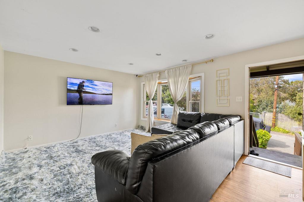 Detail Gallery Image 6 of 30 For 903 Jones Ct, Pinole,  CA 94564 - 2 Beds | 1/1 Baths