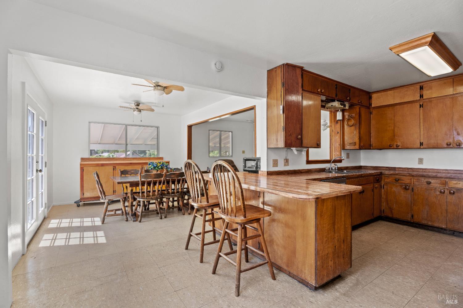 Detail Gallery Image 4 of 27 For 411 Milani Dr, Ukiah,  CA 95482 - 4 Beds | 2 Baths