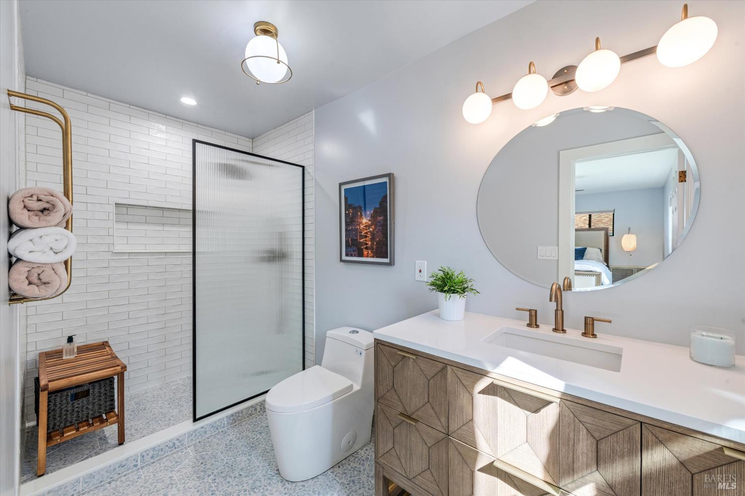 Detail Gallery Image 23 of 37 For 3990 Fairway Ave, Oakland,  CA 94605 - 2 Beds | 2 Baths