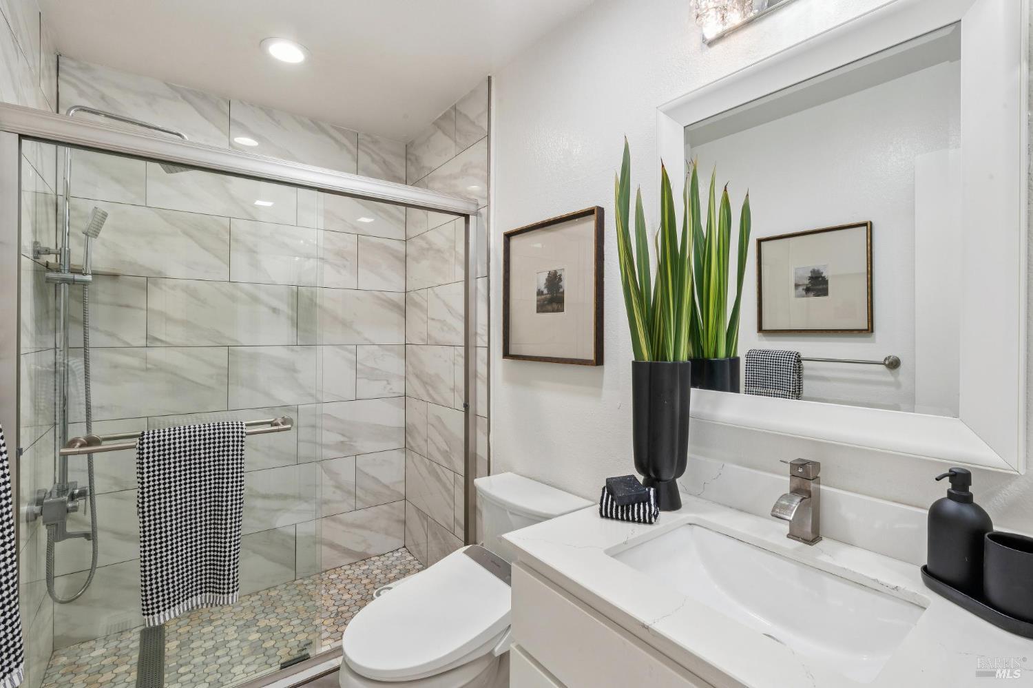 Detail Gallery Image 18 of 26 For 95 Dockside Cir, San Rafael,  CA 94903 - 2 Beds | 1 Baths