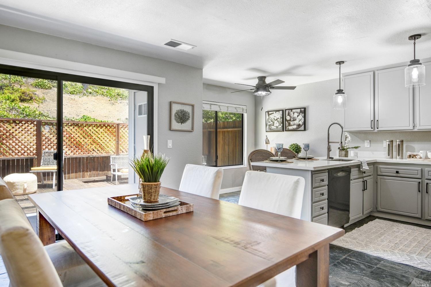 Detail Gallery Image 15 of 31 For 2016 Clearview Cir, Benicia,  CA 94510 - 3 Beds | 2/1 Baths