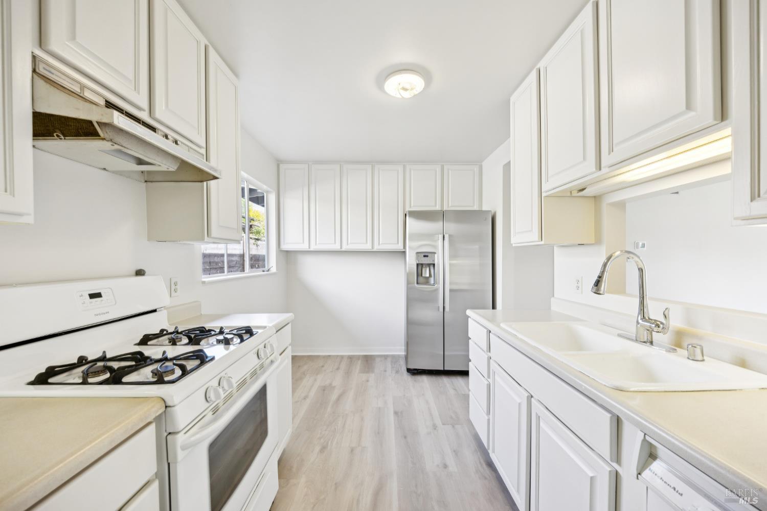 Detail Gallery Image 14 of 39 For 10 Somerset Ln, Mill Valley,  CA 94941 - 3 Beds | 2 Baths