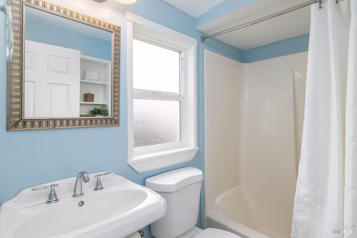 Detail Gallery Image 19 of 36 For 1012 2nd St, Novato,  CA 94945 - 3 Beds | 2/1 Baths