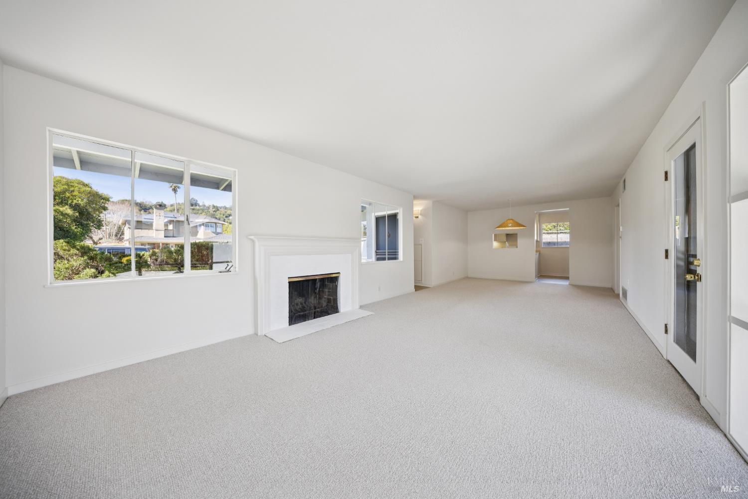 Detail Gallery Image 10 of 39 For 10 Somerset Ln, Mill Valley,  CA 94941 - 3 Beds | 2 Baths