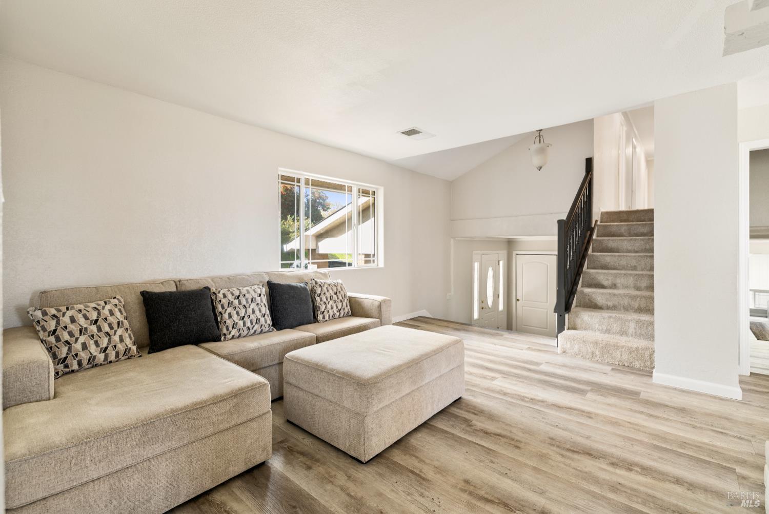 Detail Gallery Image 17 of 98 For 7413 English Hills Rd, Vacaville,  CA 95688 - 7 Beds | 4/1 Baths