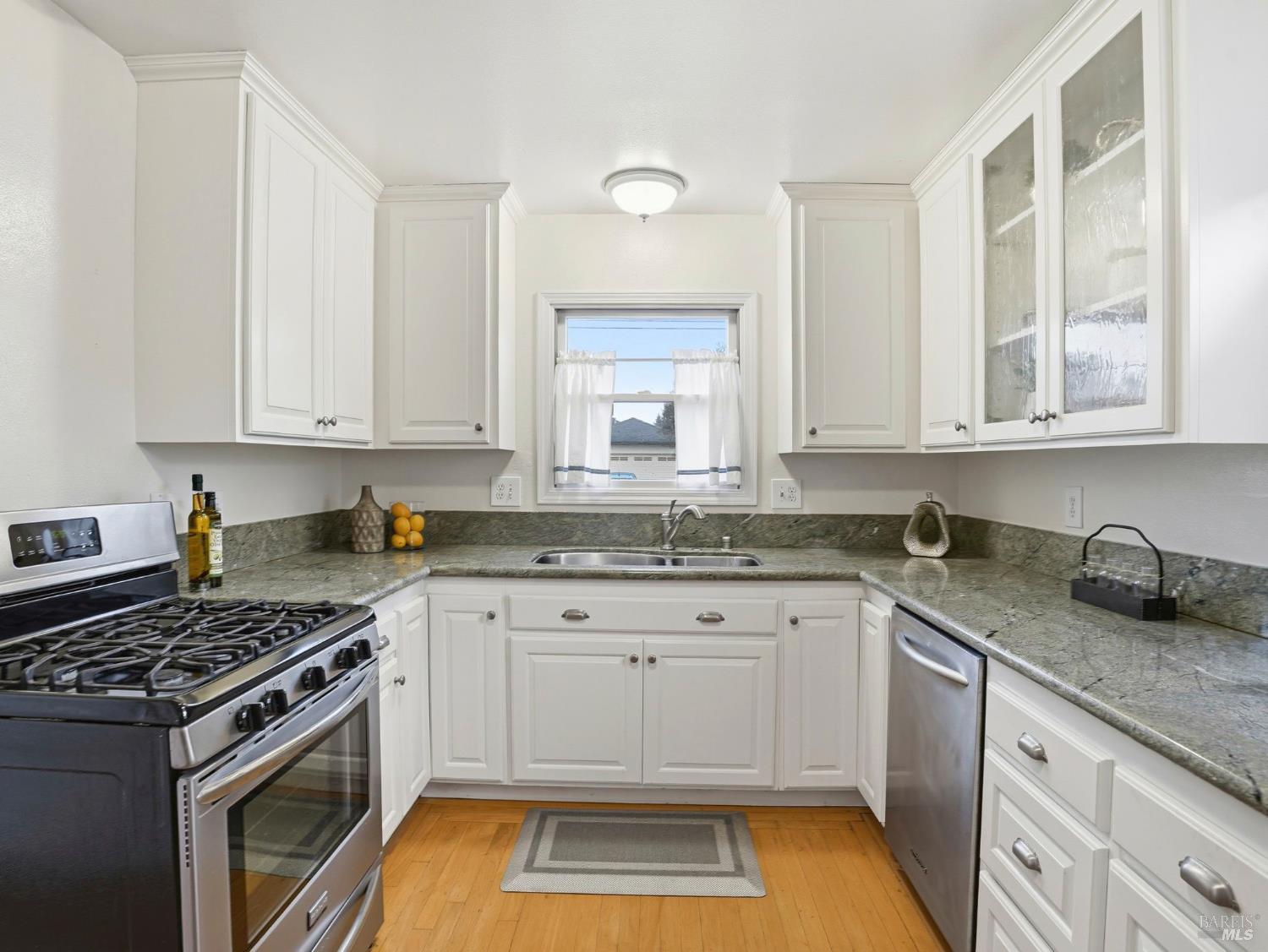 Detail Gallery Image 16 of 36 For 1810 Leonard Ave, Santa Rosa,  CA 95405 - 2 Beds | 1 Baths