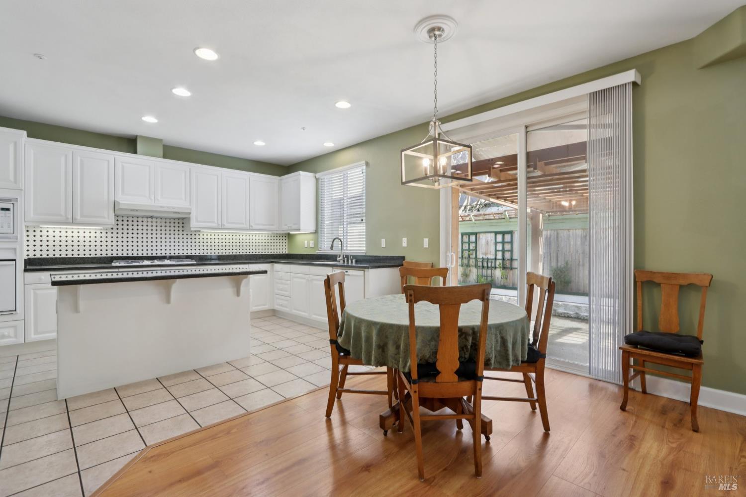 Detail Gallery Image 10 of 44 For 3287 Von Uhlit Ranch Rd, Napa,  CA 94558 - 3 Beds | 2/1 Baths