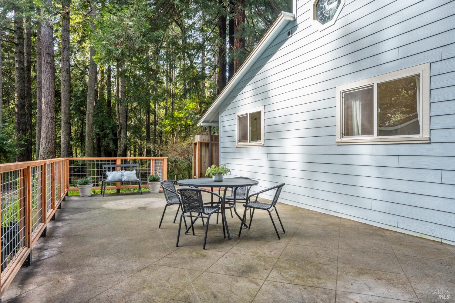 Detail Gallery Image 5 of 25 For 17600 Redwood Springs Dr, Fort Bragg,  CA 95437 - 2 Beds | 2 Baths