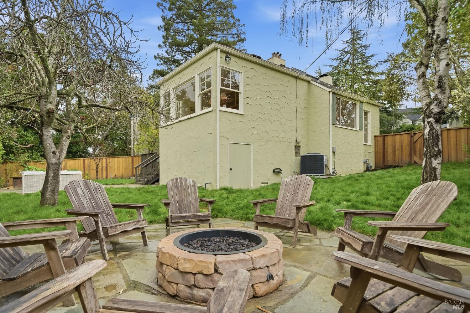 Detail Gallery Image 37 of 42 For 26 Hawthorne Ave, San Anselmo,  CA 94960 - 2 Beds | 2 Baths